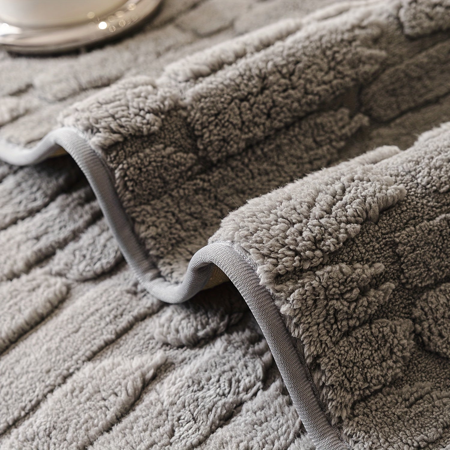 1pc AICHO HOUSE Plush Sofa Cushion - Luxury Jacquard Gray\u002FBeige\u002FWhite\u002FBlack, Soft Warm All- Fit for 1\u002F2\u002F3\u002F4-Seater Couches, Machine Washable Modern Bedspread-Style Cushion (Compatible with Sectional Sofas)